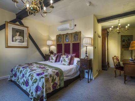 WHITE HART ROYAL ADLESTROP MORETON IN MARSH