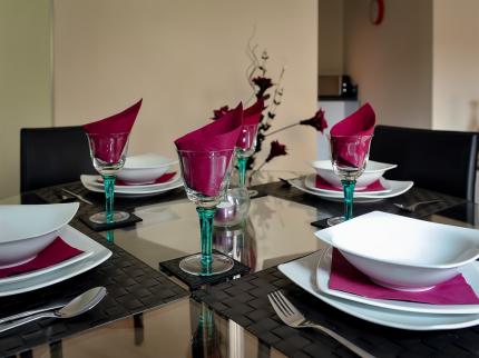 SELECT SERVICED ACCOMMODATION GWEAL PLACE ARBORFIELD READING