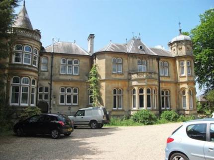 FIELDWAYS HOTEL AND HEALTH CLUB ASHTON COMMON TROWBRIDGE