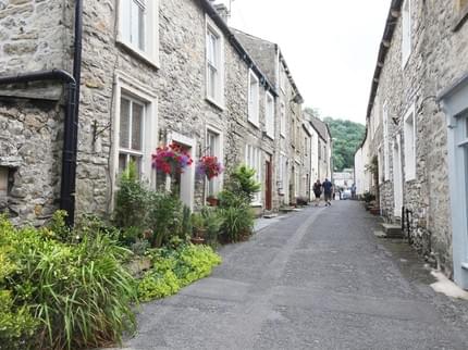 LINTON COURT COACH HOUSE CLEATOP SETTLE
