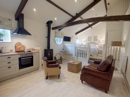 STABLES CLEATOP SETTLE