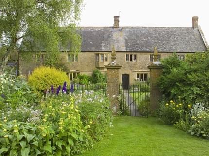 LOWER SEVERALLS FARMHOUSE CLAPTON CREWKERNE
