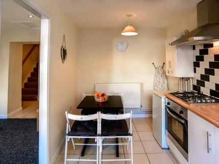 COSY CONVENIENT CLYDACH SWANSEA