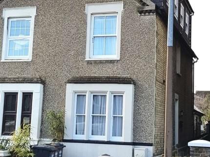 3 BEDROOM HOUSE WITH GARDEN IN WARE BAKERS END WARE