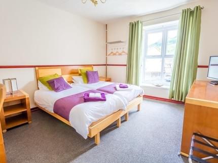 DUNRAVEN HOTEL BLAENCWM TREORCHY