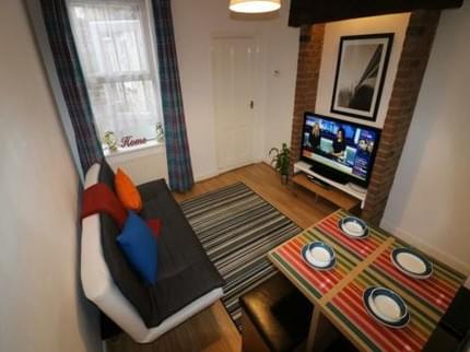 HUKU KWETU SALISBURY HOUSE CADDINGTON LUTON