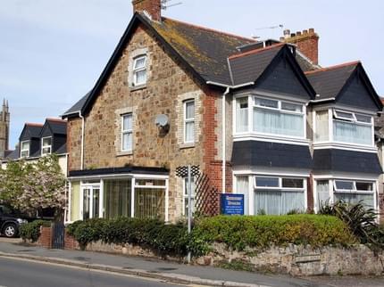 SUMMER BREEZE GUEST HOUSE NEWQUAY