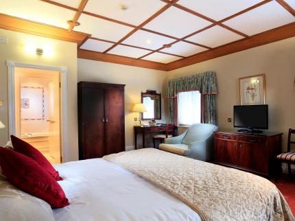 LYMM HOTEL BROOMEDGE LYMM