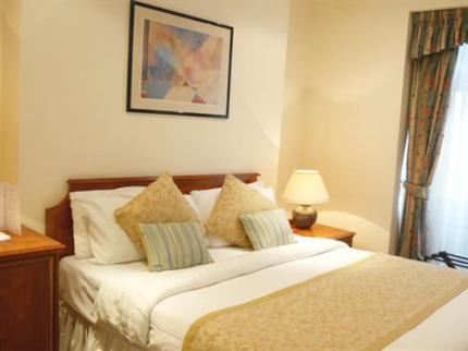 STAUNTON HOTEL BLOOMSBURY LONDON