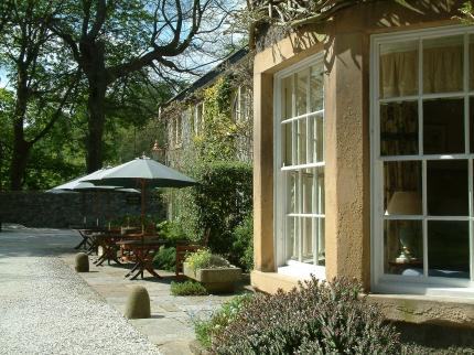 RIVERSIDE HOUSE ALPORT ASHFORD IN WATER