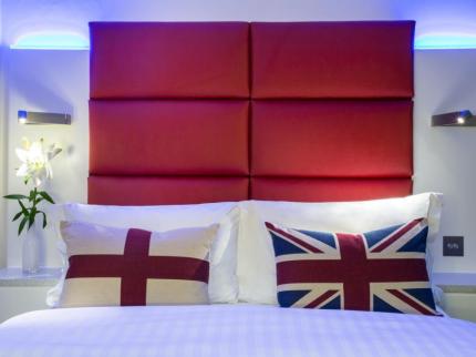 HENLEY HOUSE HOTEL CROMWELL ROAD LONDON