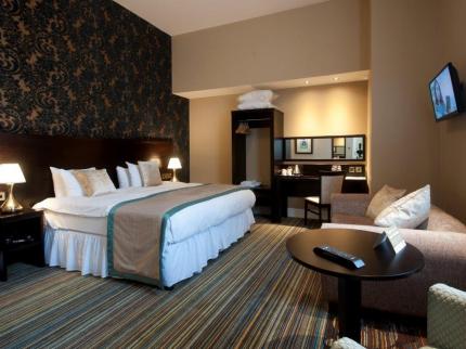 WYNDHAM ARMS A JD WETHERSPOON HOTEL BRIDGEND