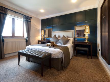 MOAT HOUSE HOTEL ACTON TRUSSELL BEDNALL STAFFORD