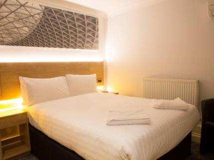 COMFORT INN SUITES KINGS CROSS ST PANCRAS BLOOMSBURY LONDON