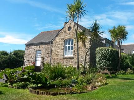 OLD PRIMARY SCHOOL COTTAGE AND APARTMENT AMALEBRA ST IVES
