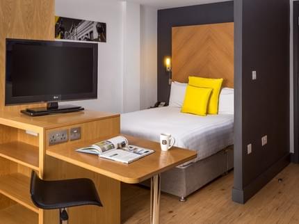 ROOMZZZ LEEDS CITY WEST LEEDS