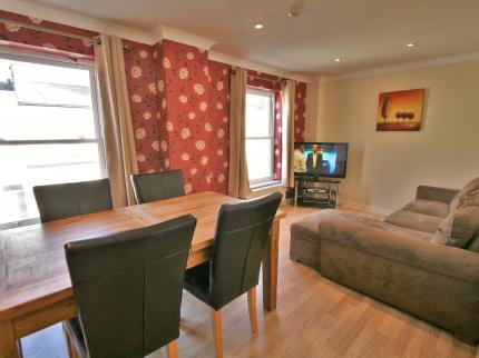 CENTRAL SERVICED APARTMENTS BY ROOMSBOOKED BISHOPS CLEEVE CHELTENHAM